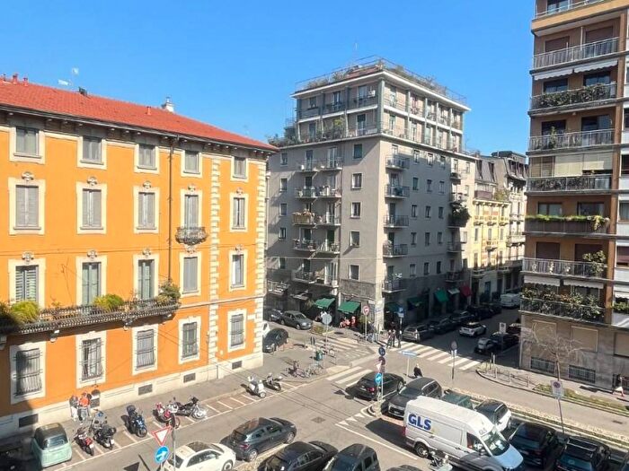 Appartamento trilocale in affitto in Via Macedonio Melloni, Indipendenza, Milano