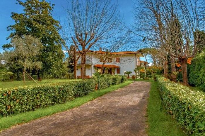 Casa con 6 locali in affitto in Forte Dei Marmi