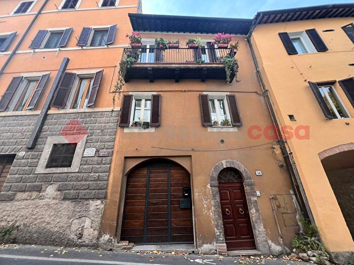 Casa trilocale in vendita in Via dellAnfiteatro, Spoleto
