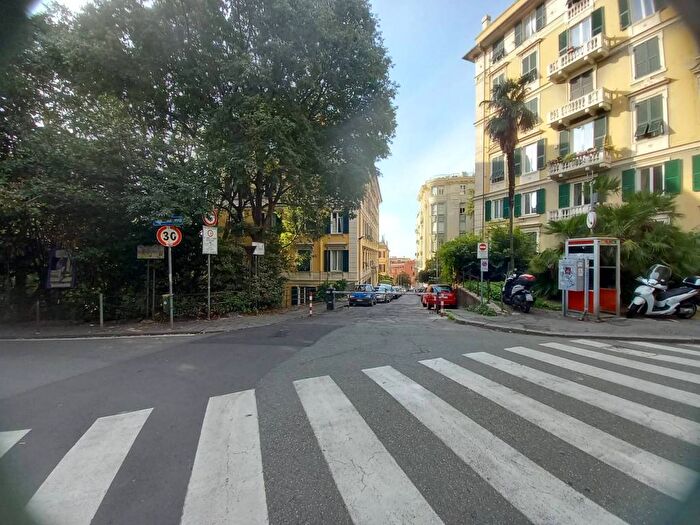 Appartamento con 5 locali in affitto in Via Agostino Bertani, Castelletto, Genova
