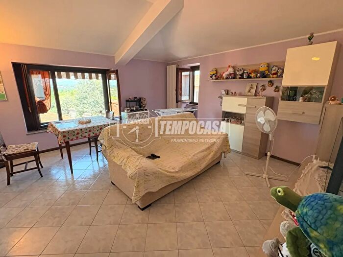 Appartamento trilocale in vendita in Contrada Grande, Casnate Con Bernate