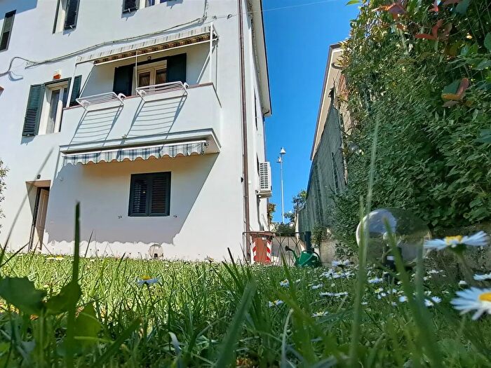 Casa con 8 locali in vendita in Piazza del Popolo, Vinci