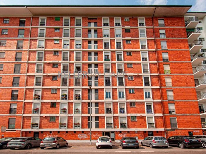 Appartamento con 5 locali in affitto in Via Passo Rolle, Quartiere Feltre, Milano