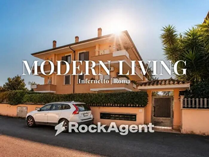 Appartamento trilocale in vendita in Via Lino Liviabella, Roma