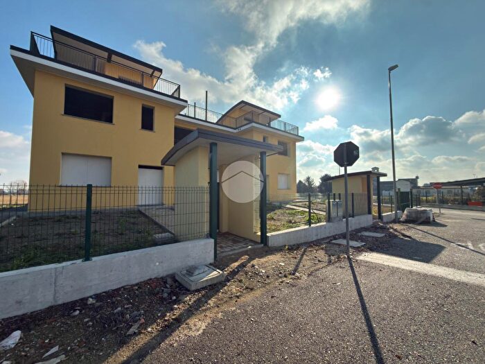 Casa quadrilocale in vendita in Via Enrico Fermi, Caresanablot