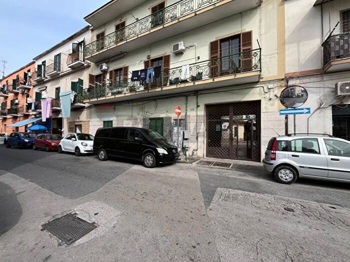 Appartamento bilocale in vendita in Via Napoli, Napoli