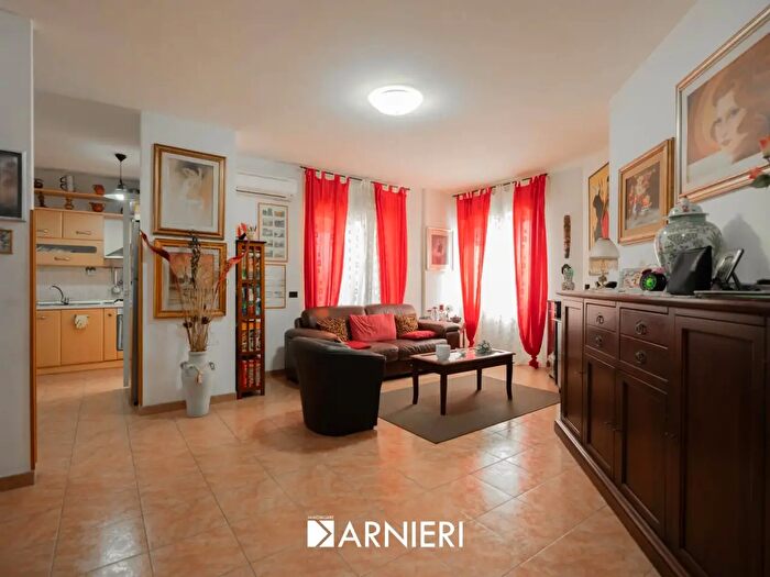 Appartamento con 6 locali in vendita in Strada Capograssa, Latina