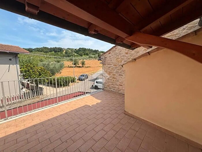 Casa quadrilocale in vendita in Contrada Taverna, Cermignano