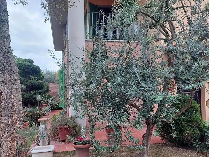 Casa con 9 locali in vendita in Santa Croce Sull'Arno