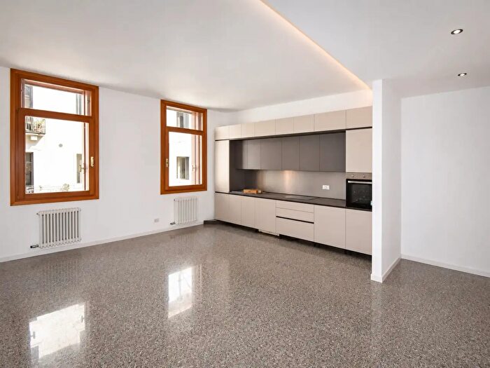 Appartamento trilocale in affitto in Via Trieste, Arzignano