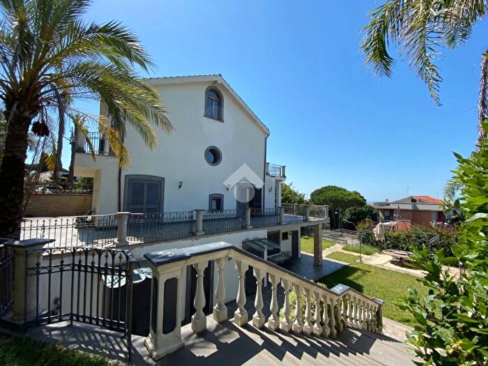 Casa con 8 locali in vendita in Via degli Oleandri, Genzano Di Roma