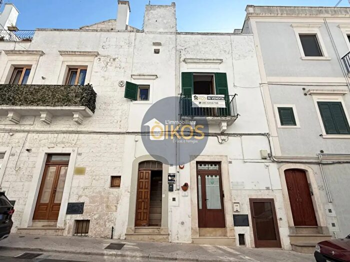 Casa con 6 locali in vendita in Corso XX Settembre, Locorotondo