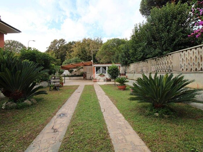 Casa quadrilocale in affitto in Via Arno, Campo Ascolano Villaggio Tognazzi, Pomezia