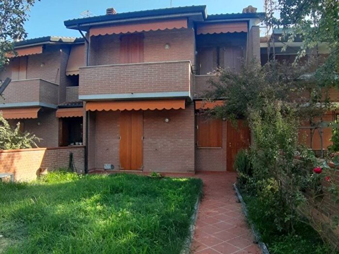 Casa con 6 locali in affitto in Via Pomposa, Ferrara