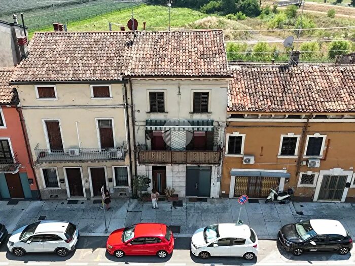 Casa quadrilocale in vendita in Via Unità d'Italia, Verona
