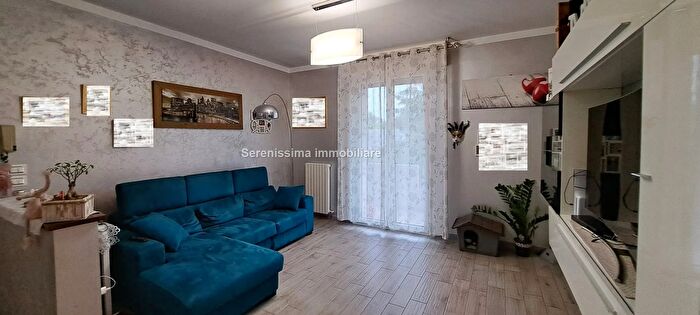 Appartamento con 5 locali in vendita in Montelabbate