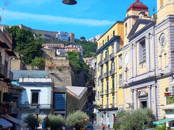 Appartamento bilocale in affitto in Vico Spezzano, Monte Santo, Napoli