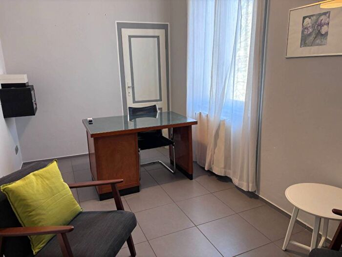 Casa quadrilocale in affitto in Via Francesco Prampolini, Viali, Modena