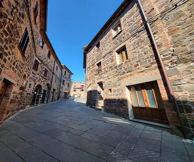 Casa quadrilocale in vendita in Radicofani