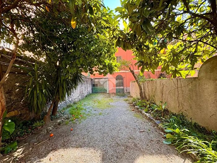 Appartamento con 5 locali in vendita in Via Gattorno, Genova