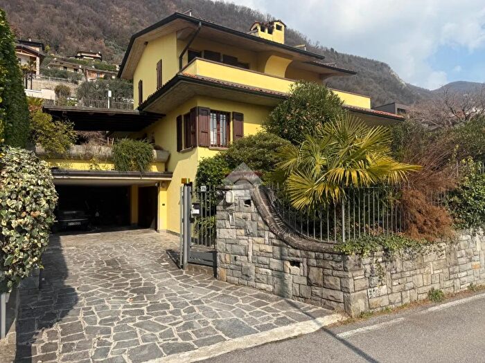 Casa quadrilocale in vendita in Via Piemonte, Sarnico