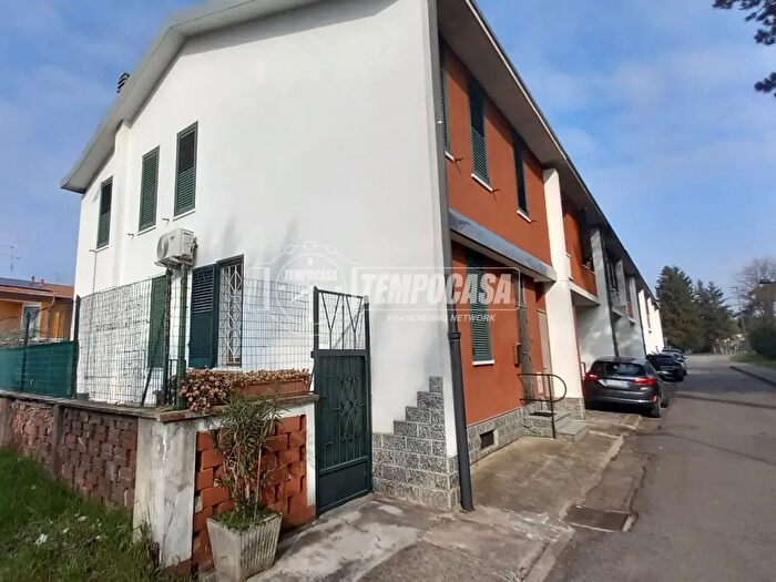 Casa con 5 locali in vendita in Via Villaggio Ina, Cesate