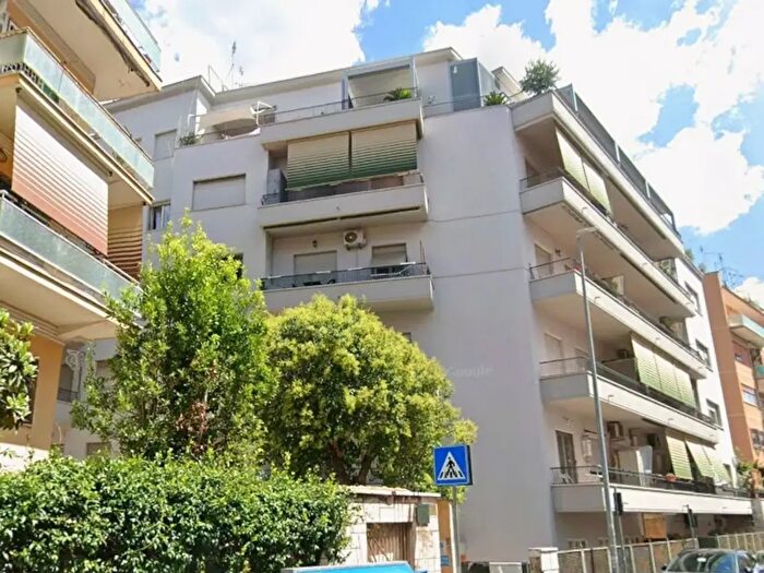 Appartamento trilocale in vendita in Via Aurelia, Roma