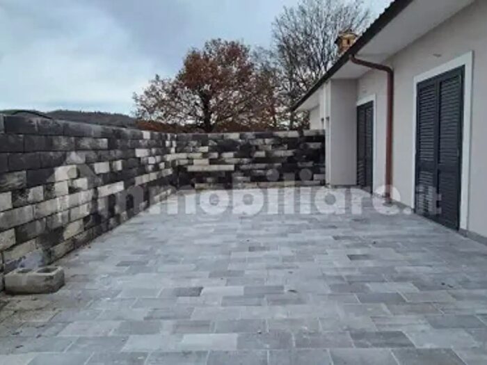 Appartamento trilocale in vendita in Via dei Platani, Manziana