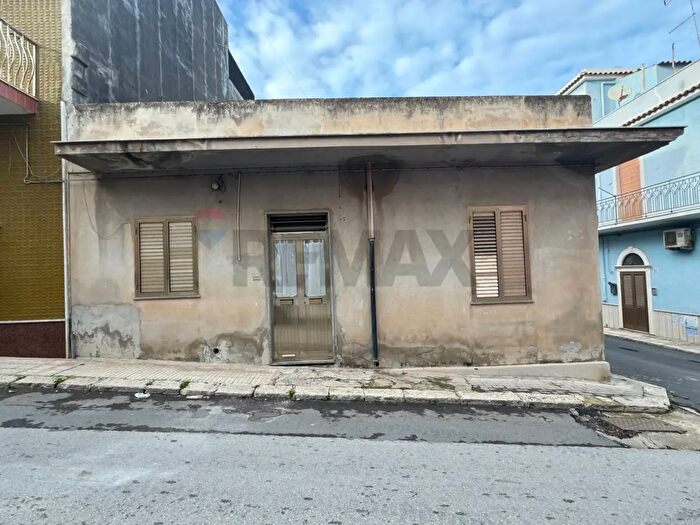 Casa con 6 locali in vendita in Via d Arangio, Pachino