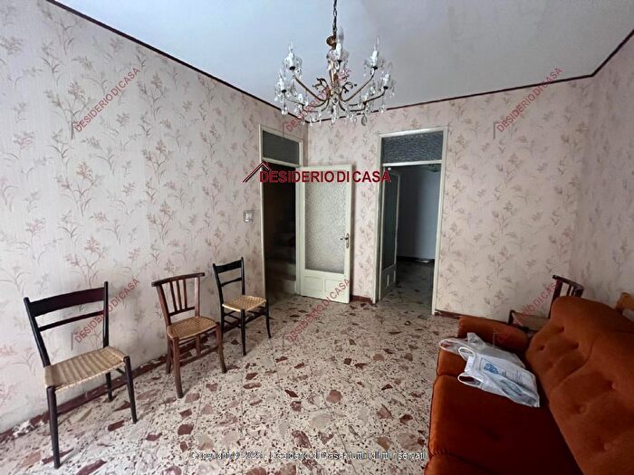 Casa con 6 locali in vendita in Castelbuono