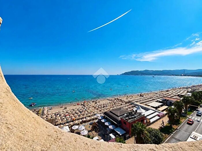 Appartamento con 6 locali in vendita in Corso Vittorio Veneto, Savona