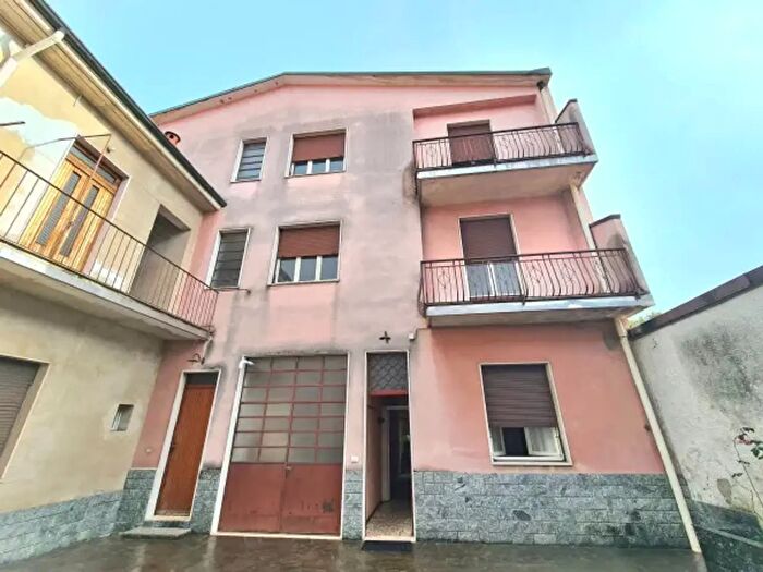 Casa con 6 locali in vendita in Parabiago
