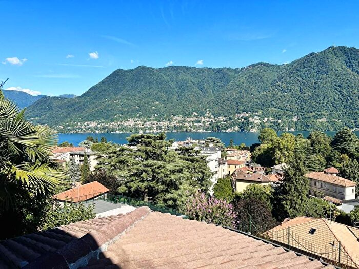 Appartamento trilocale in affitto in Via Aprile, Cernobbio