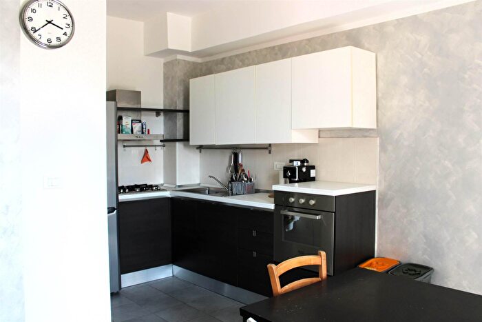 Appartamento trilocale in vendita in Via Restano, Vercelli