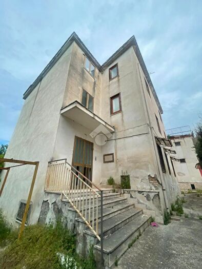 Casa con 8 locali in vendita in Via Tommaso Vitale, San Paolo Bel Sito