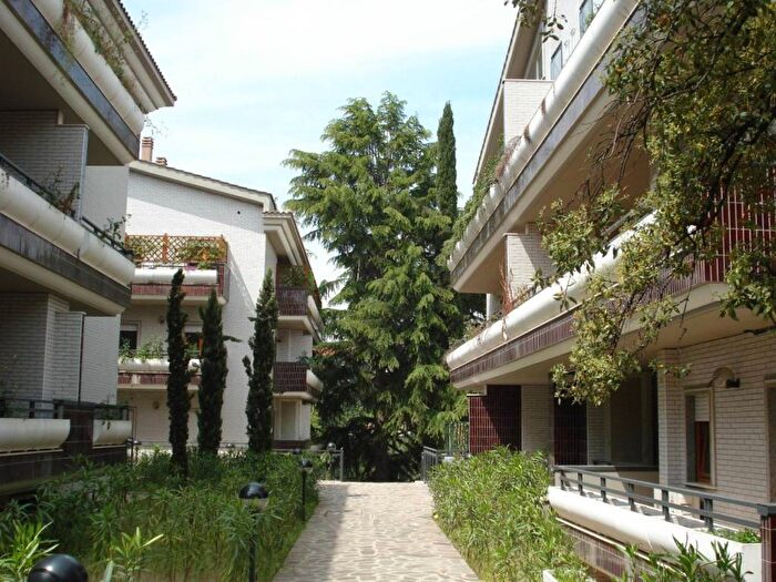 Appartamento trilocale in affitto in Via Italo Piccagli, La Giustiniana, Roma