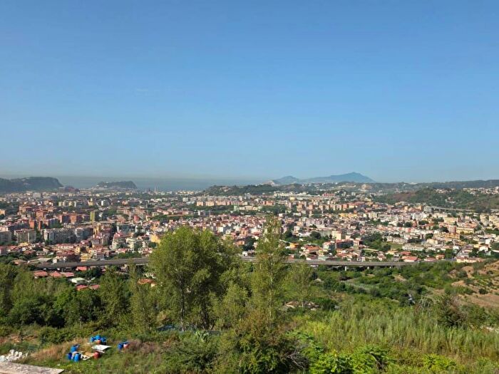 Appartamento con 5 locali in affitto in Via Camaldolilli, Pigna Omodeo, Napoli