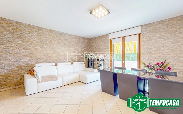 Appartamento trilocale in vendita in Valenza