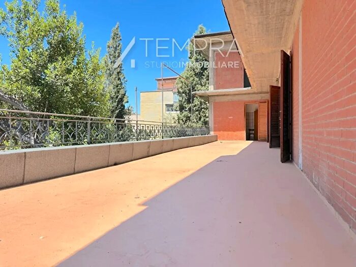 Appartamento con 7 locali in vendita in Via dei Gerani, Adrano