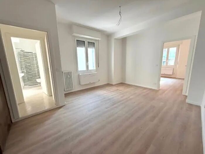 Appartamento trilocale in affitto in Via Piero della Francesca, Milano