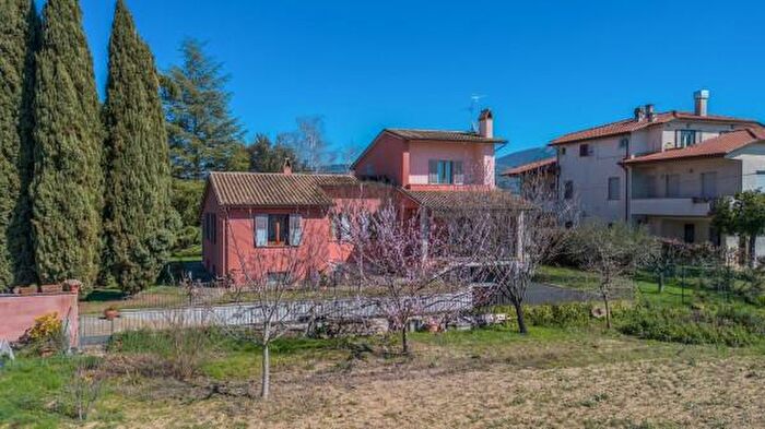 Casa con 6 locali in vendita in Via Maceratola, Foligno