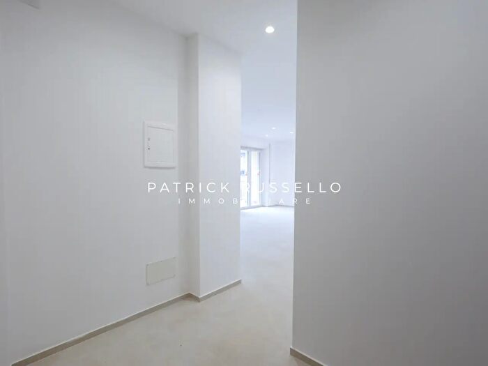 Appartamento con 6 locali in vendita in Via Raimondo Feletti, Catania