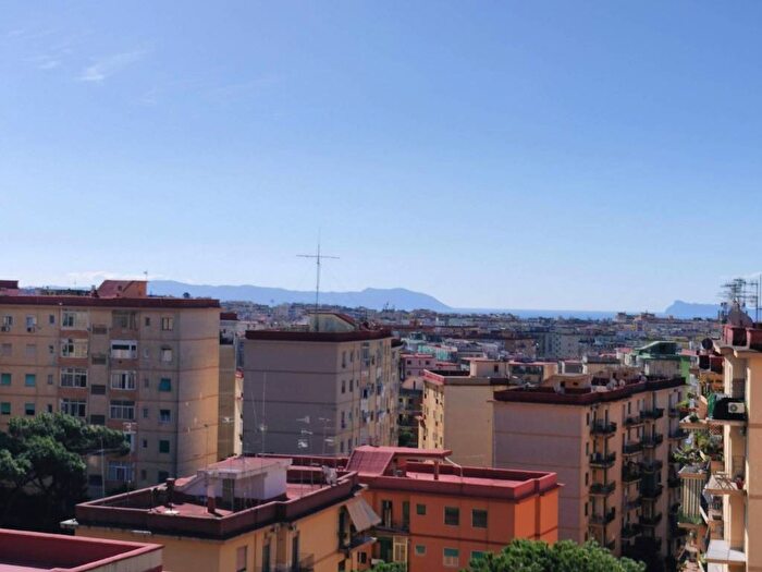 Appartamento trilocale in affitto in Via Vincenzo Caprile, Arenella, Napoli