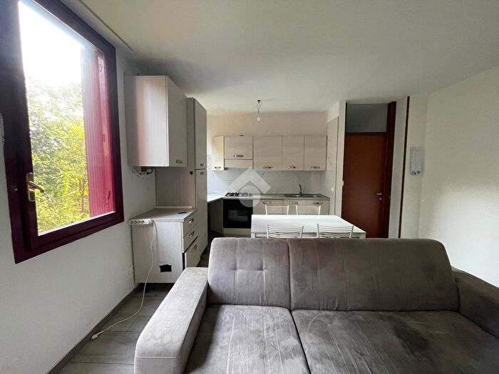 Appartamento trilocale in vendita in Via Montello, Montebelluna