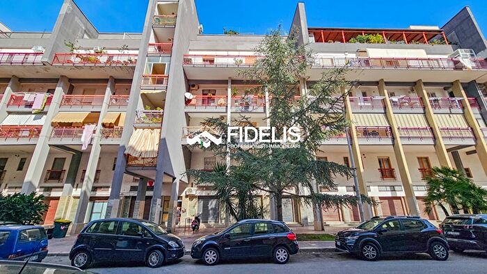 Appartamento quadrilocale in vendita in Via Avv Enrico De Nicola, Trani