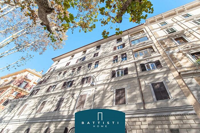 Appartamento trilocale in vendita in Passeggiata di Ripetta, Roma