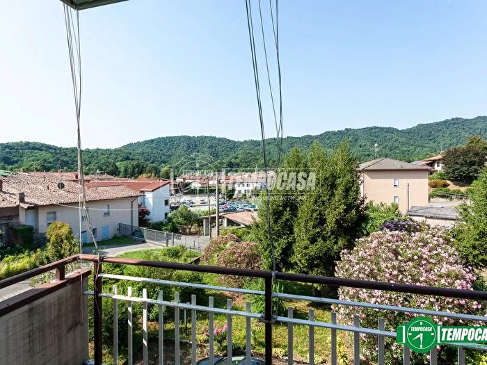 Appartamento quadrilocale in vendita in Via Giosuè Carducci, Pontida