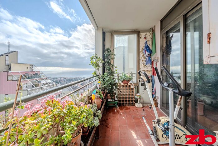 Appartamento con 6 locali in vendita in Via delle Eriche, Genova