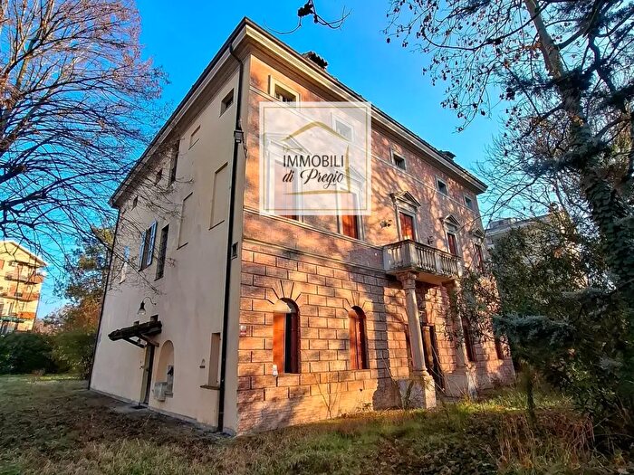 Casa con 20 locali in vendita in Strada Casa Bianca, Parma