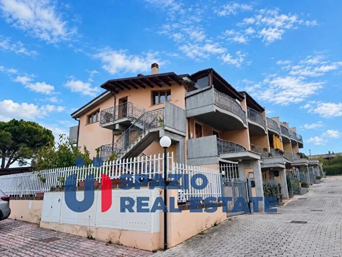 Appartamento con 5 locali in vendita in Via Torre Liquerizia, Citta' Sant'Angelo